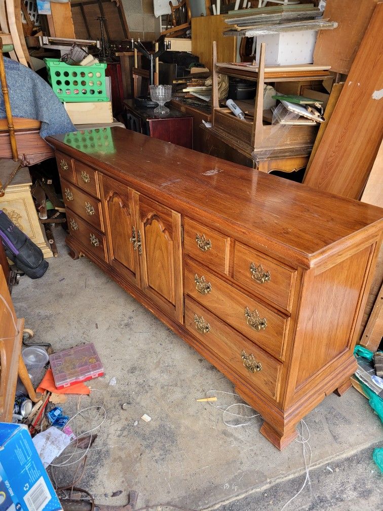 Vintage THOMASVILLE FURNITURE 9 DRAWER DRESSER