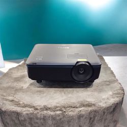 Used Benq LU951ST short-throw laser projector