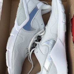 W Nike Legend Essential 2