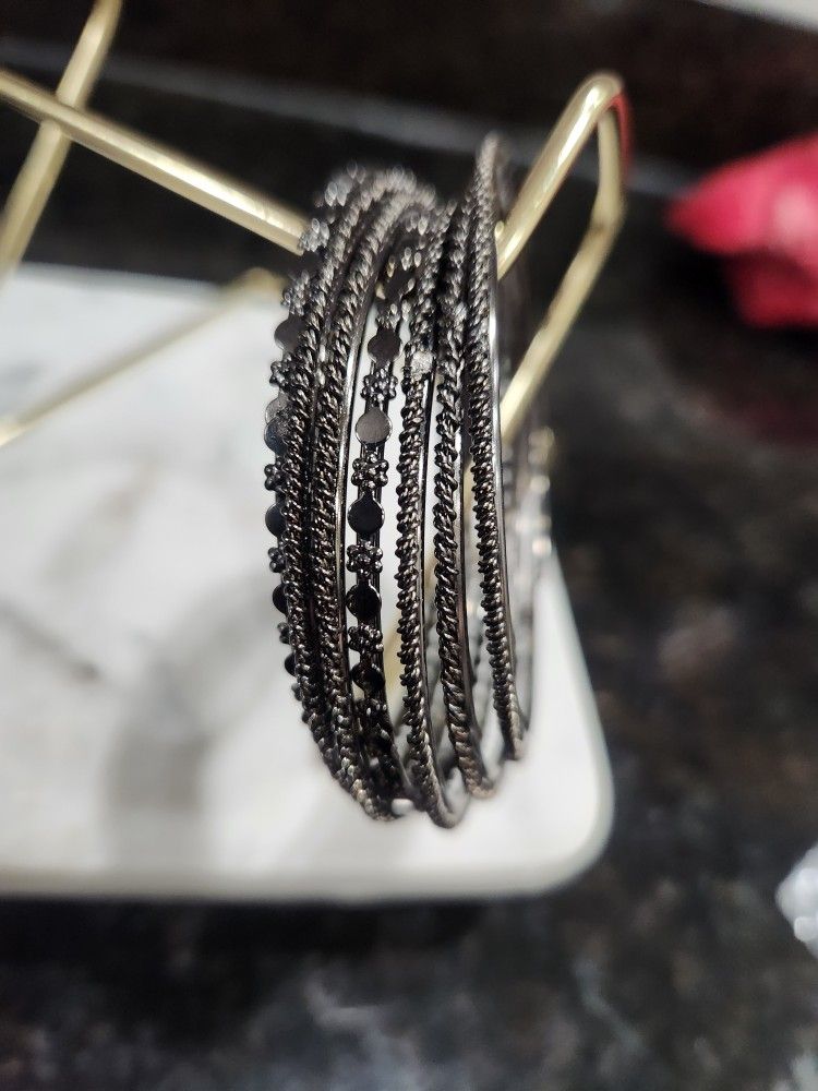 BUY 1 JEWLERY ITEM GET 1 50% OFF__7 PIECE BANGLES SET