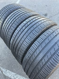 Selling Set Of Michelin 235/45/18