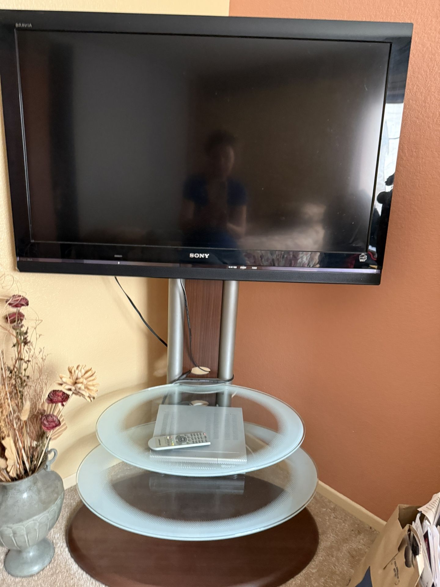 π₯ Deal! 39" Sony TV + Modern TV Stand β $95 Total