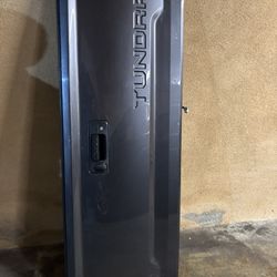 Toyota Tundra Tailgate In Excellent Condition