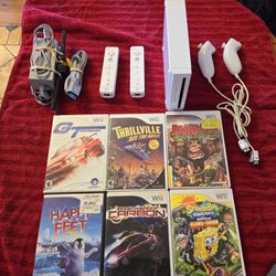 Wii Bundle With Games. Console, 2 Controllers, 2 Nunchucks, Works Great 
