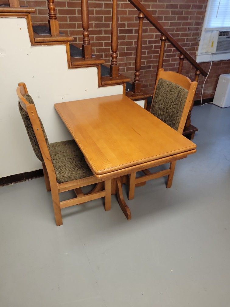 Table & Chairs