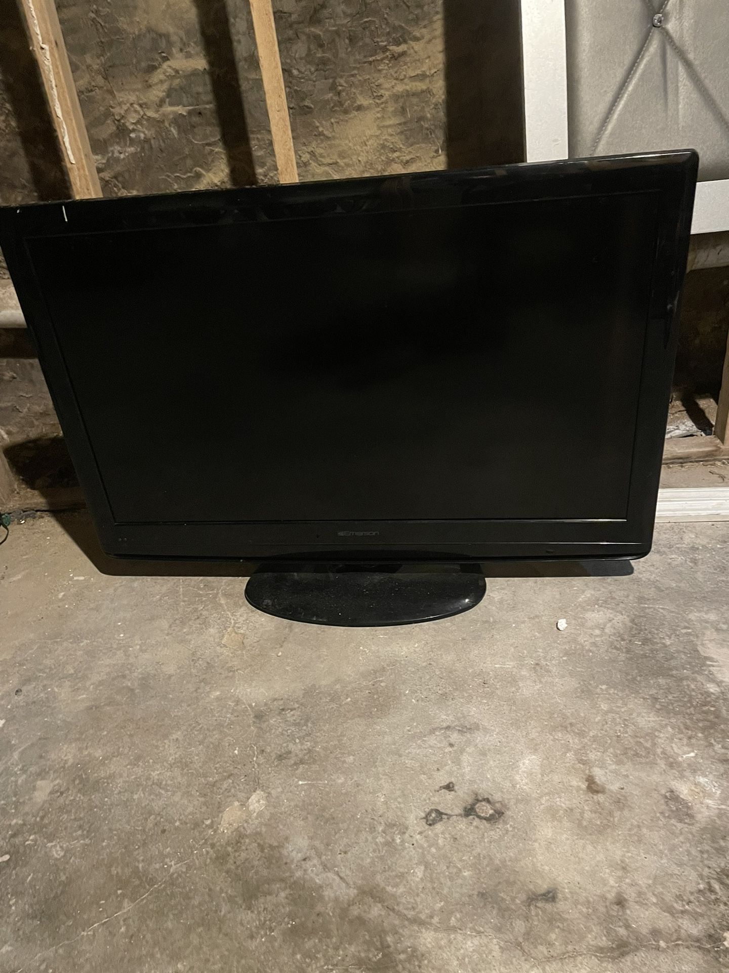 40”Emerson TV