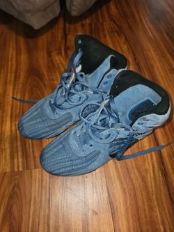 3 pairs of weight lifting shoes