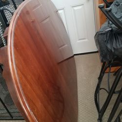 Elegant Broyhill Dining Table Shiny Can Seat 8, 10 and 12 Has 2 Extra Extesion Leaf Original owner 