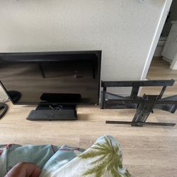 46” Sony TV / Sonos Sound Bar & Roku 