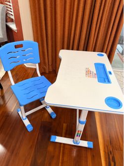 Kids art desk with chair