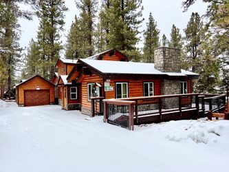 SPACIOUS CABIN GETAWAY with hot tub Big Bear Lake, CA