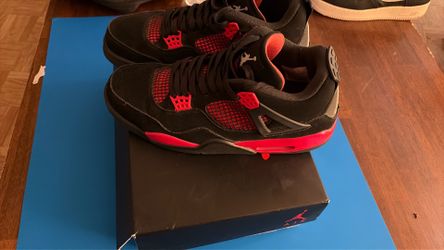 Jordan 4’s Red Thunders