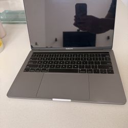 Apple MacBook Pro 2019 A2159 13” Like New