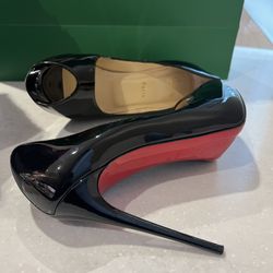 New Very Privé Christian Louboutin Size 40