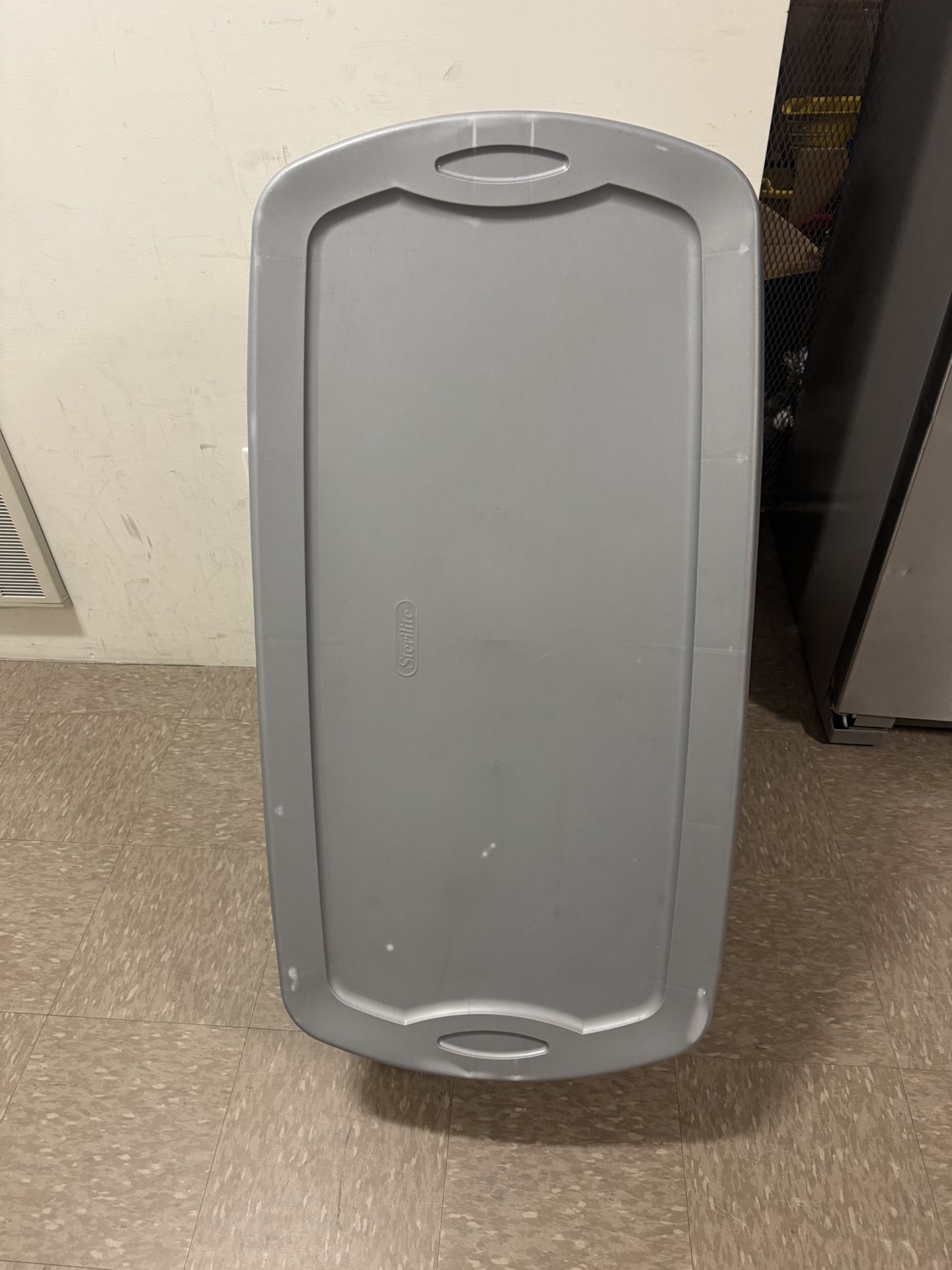 Rubbermaid Storage Bin