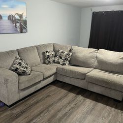 SECTIONAL COUCH FOR SALE