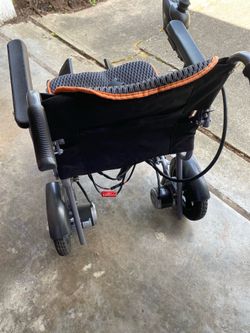 Electric wheelchair