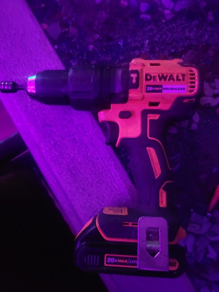 Dewault 20v Max Cordless Drill W Batt