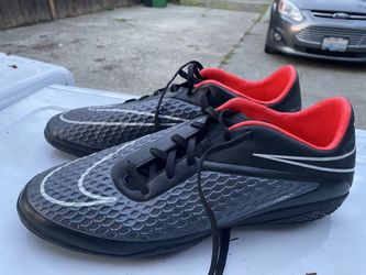 Nike Soccer Shoes. Great Condition Sz13