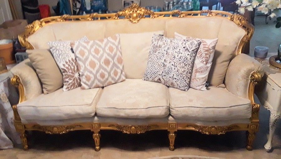 Gorgeous Set Of Italian Furniture