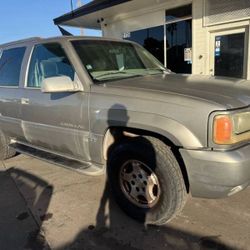 2000 Cadillac Escalade
