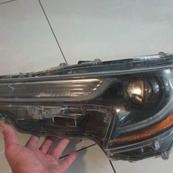 2020-2021-2022-2023  Toyota Corolla Base ( LEFT DRIVER SIDE ) headlight 