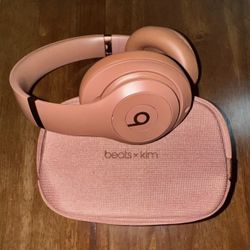 Beats Studio Pro x Kim