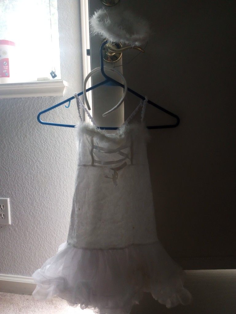Halloween Costumes. Angel For 5-6-year-old