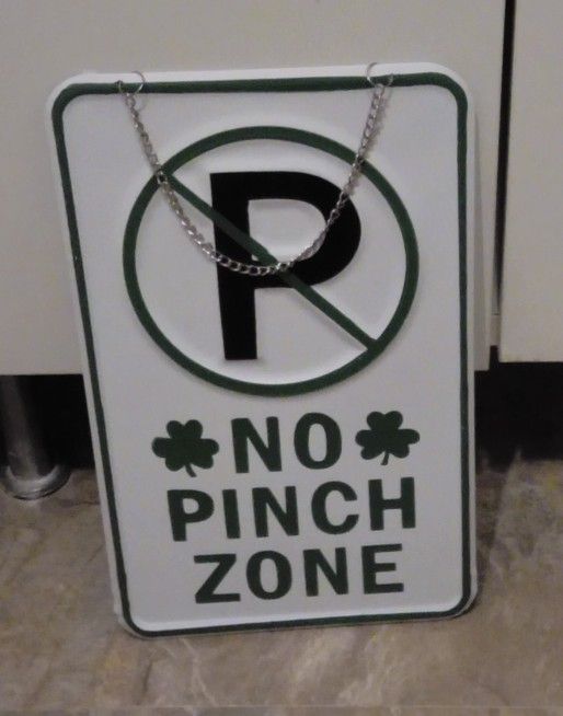 Ashland Irish No Pinch Zone Metal Sign Green & White 11 1/2" X 7".