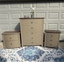 Solid wood bedroom furniture set