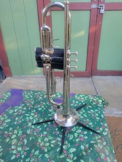 Zeppelin Trumpet, Stand, 3 mounth pieces, and hard case