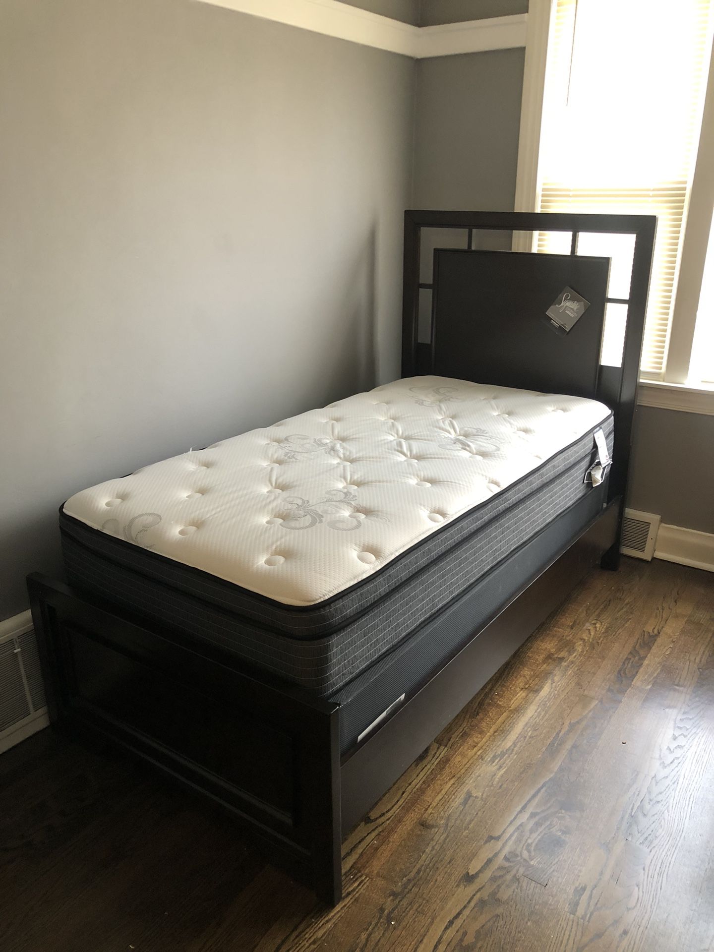 Twin Bed w/ Spine Control Mattress