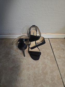 Charles David Leather Buckles Cross Strap Sandals