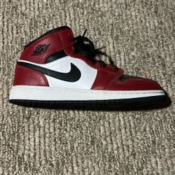 Air Jordan 1 Mid Black Top Size 7