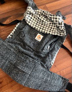 Ergo baby carrier