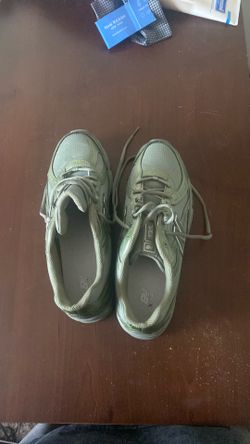 Brand new never used green new balances size 11.5 male  size 13 female