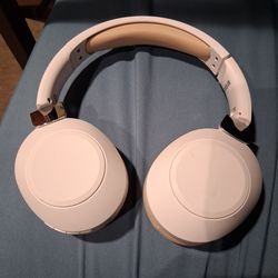 Bluetooth Head Phones. RCA