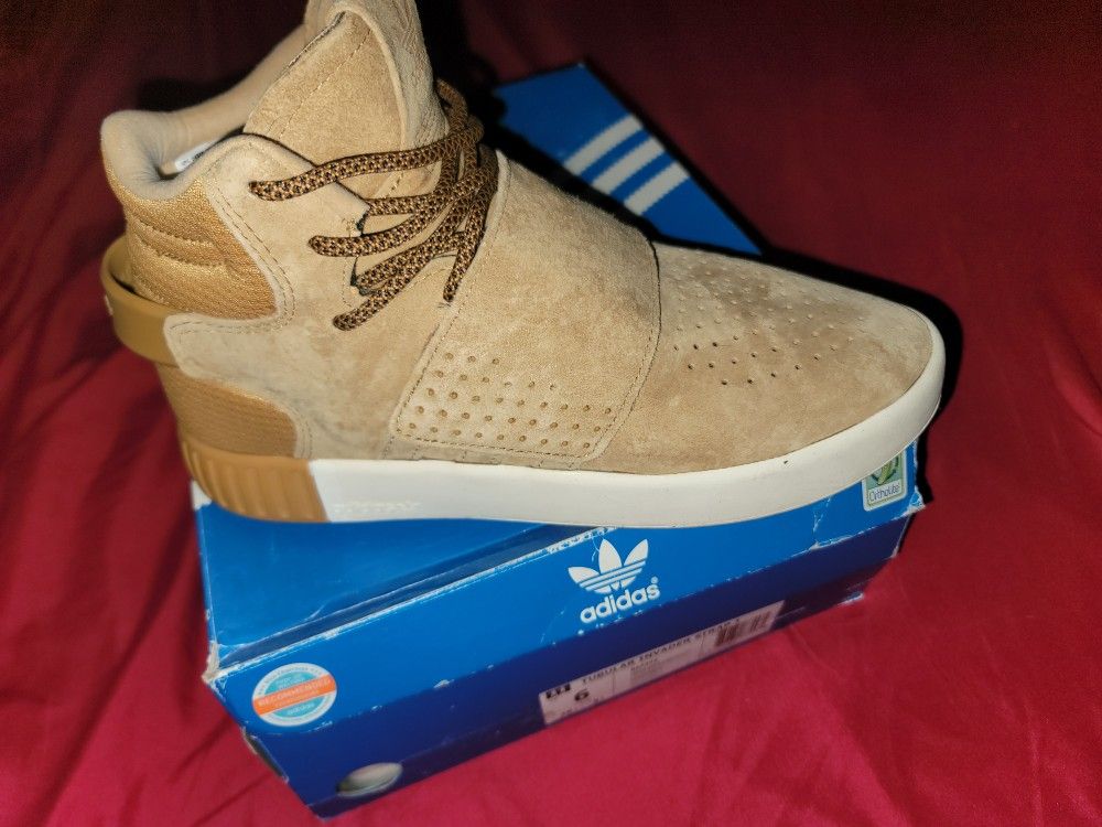 Boys Adidas Sz 6