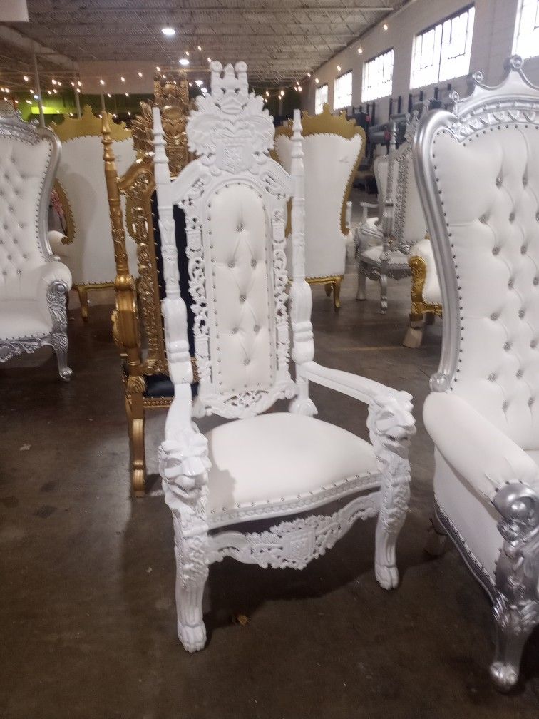 White On White Lionhead Chair ( Ask For Jose )