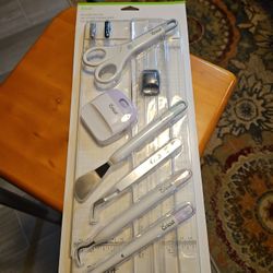 Cricut essential tool set