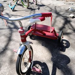 Vintage radio flyer three wheel kids bicycle