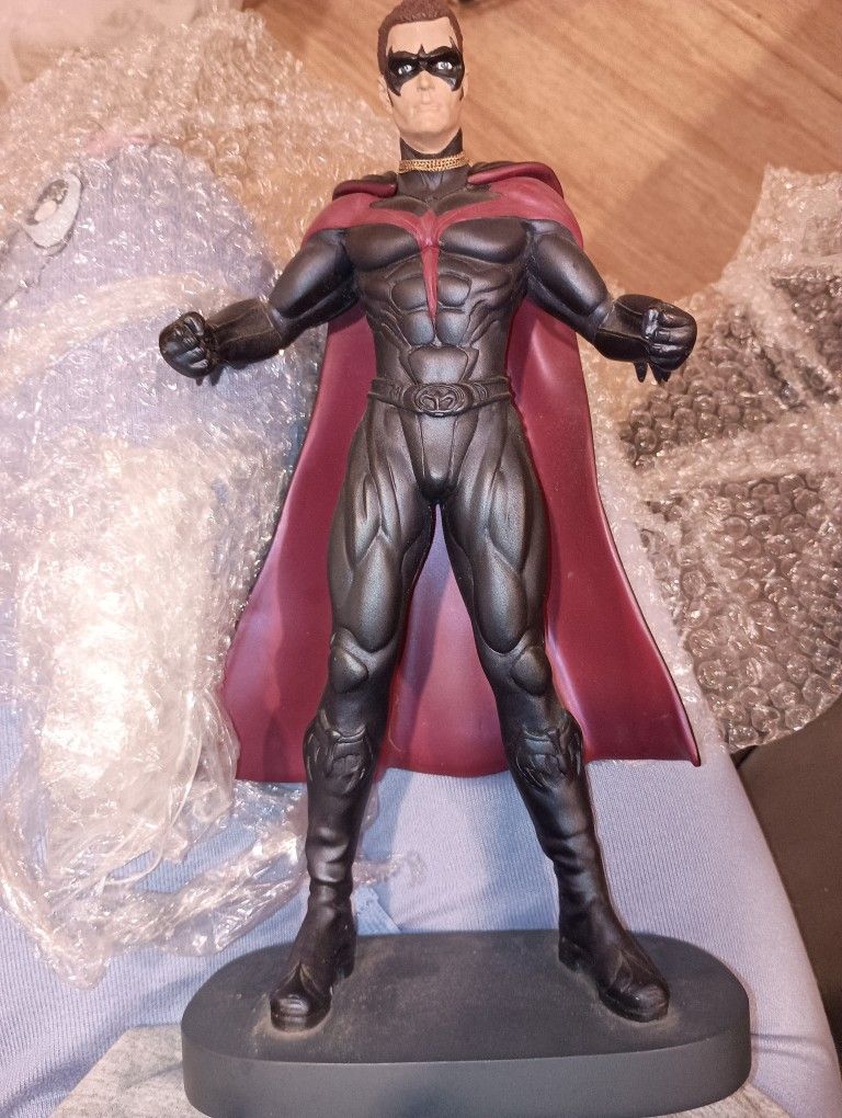 Warner Brothers Robin Statue