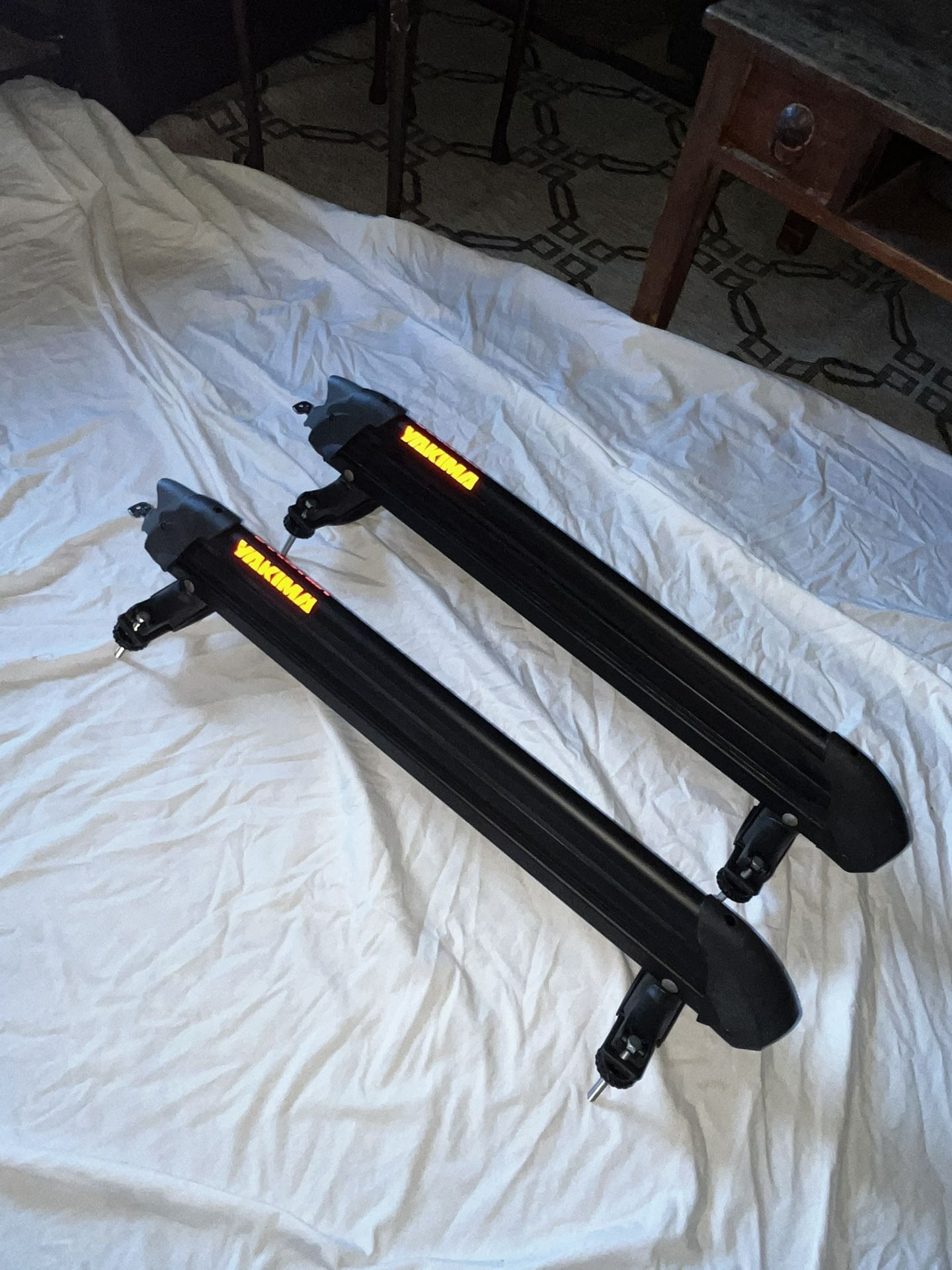 Yakima Powderhound Snowboard Ski Roof Rack W/ Universal Mighty Mounts