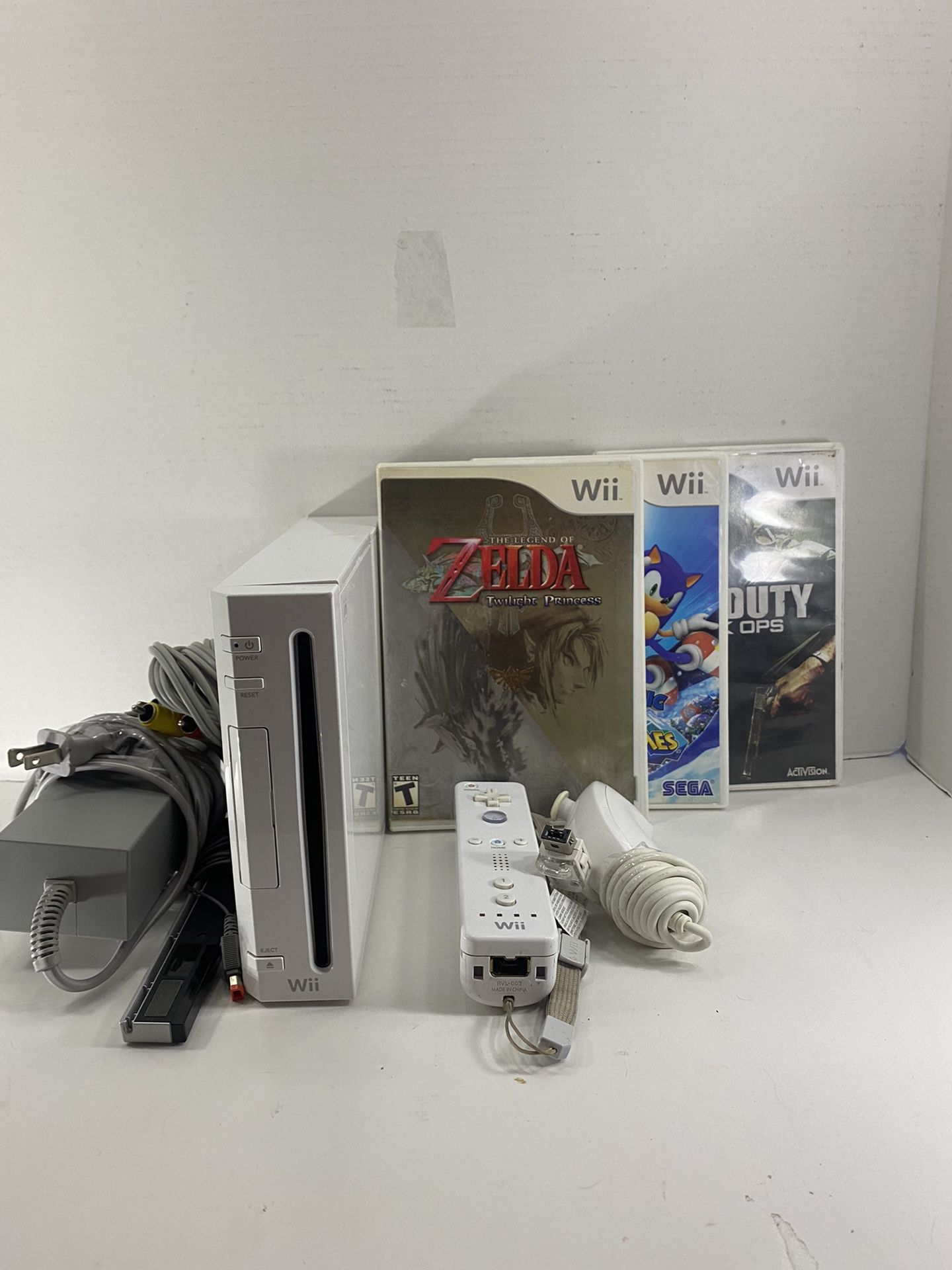 Nintendo Wii White Console with 3 Games! (BUNDLE) TESTED WORKS