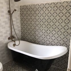 Black Bear Claw Tub 