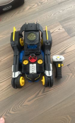 Imaginext DC Super Friends Transforming Batmobile Battery-Powered RC Car with Lights & Sounds