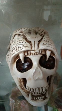 Skele phanter statue
