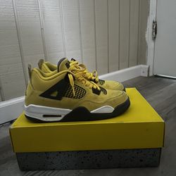 Jordan 4 Thunder Size 7y