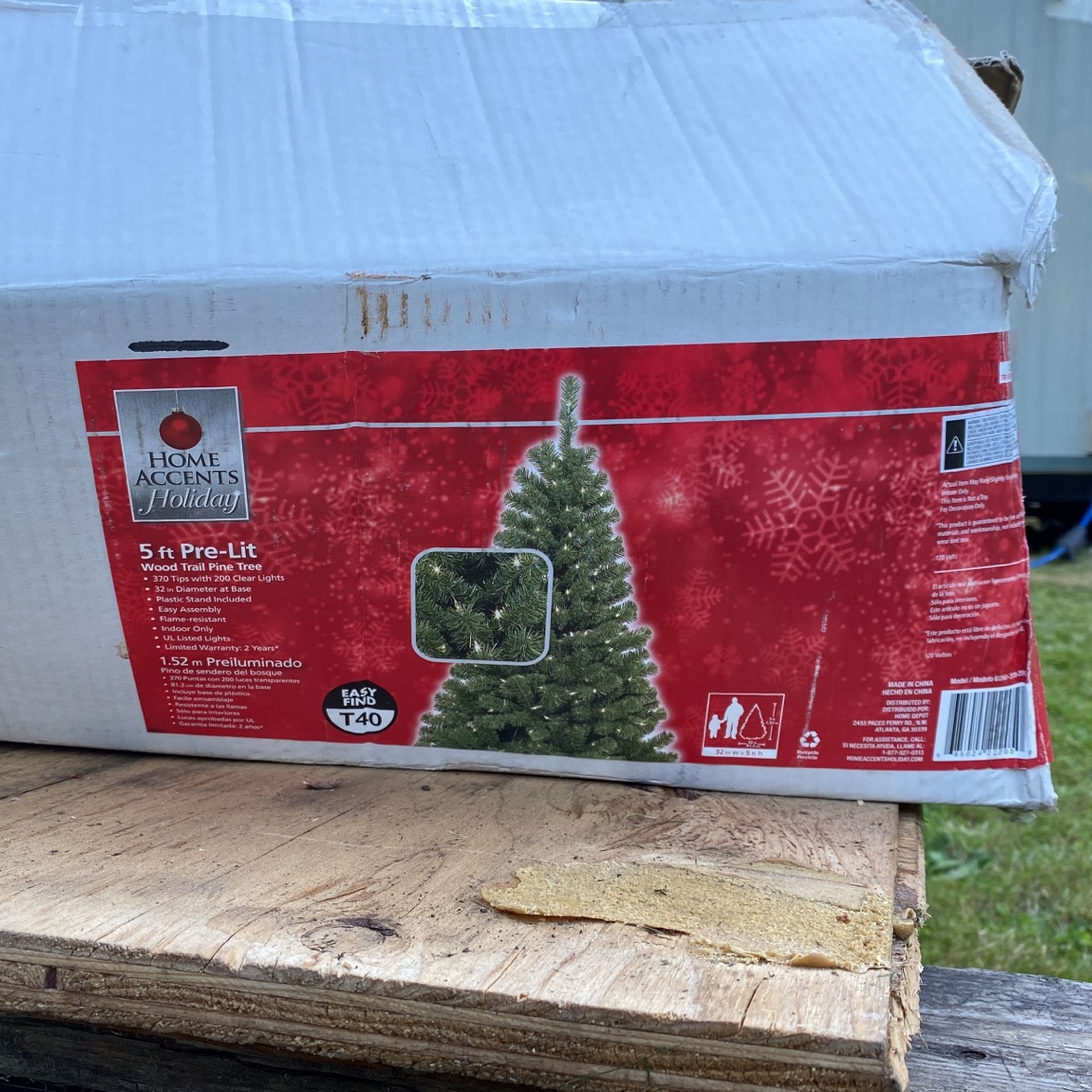 FREE 5 Foot Christmas Tree for Sale in Seattle, WA OfferUp