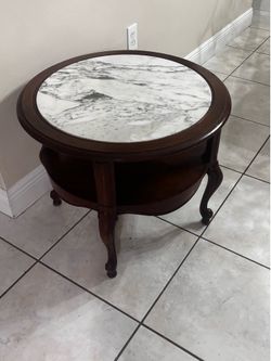 Vintage Circular Lane Marble Top Table 27.5” in diameter 22”H